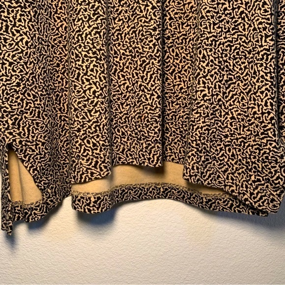 Jones New York Sport Turtleneck Mockneck Patterned Tan Black Long Sleeve Shirt - Picture 11 of 12